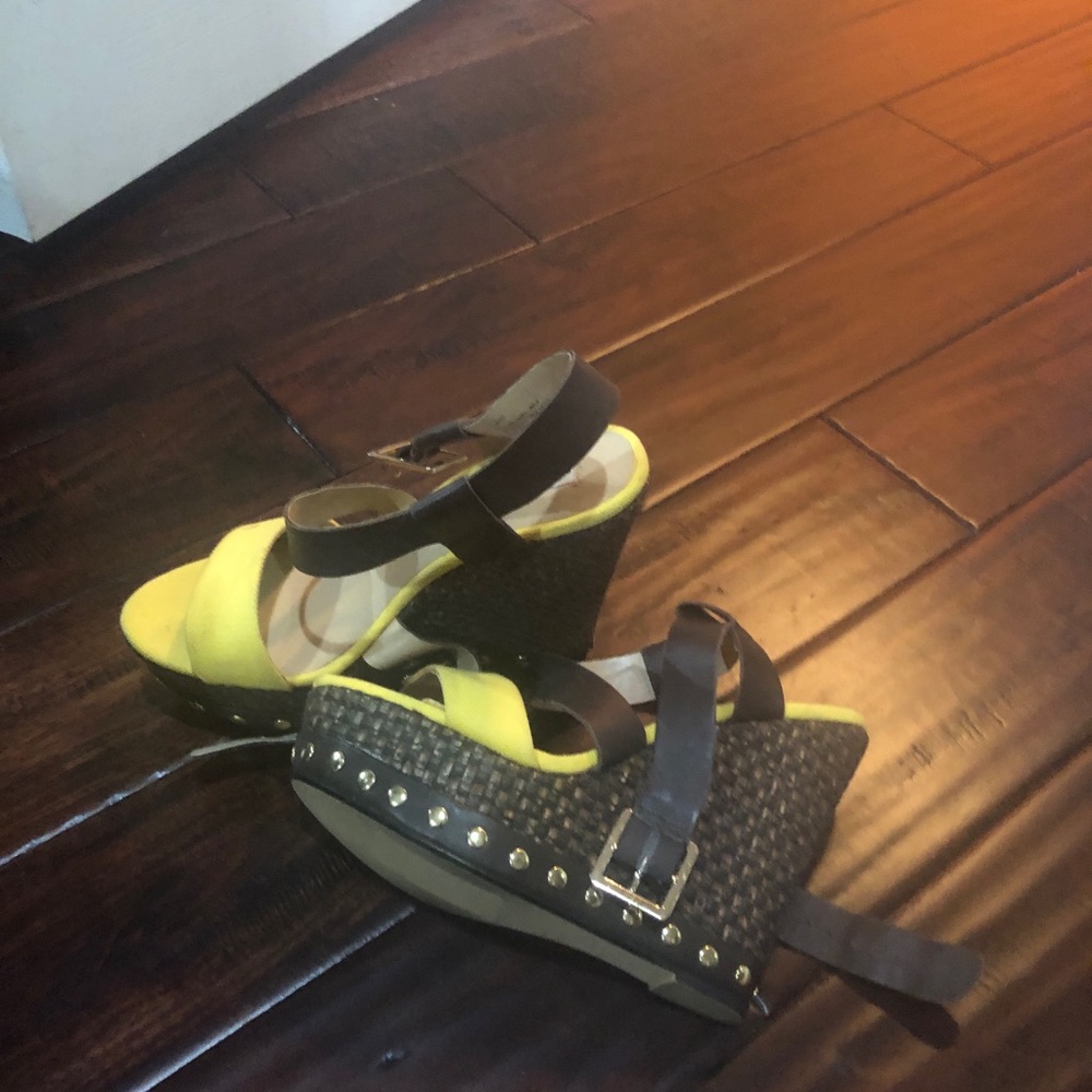 Sandals - Picture 2 of 3